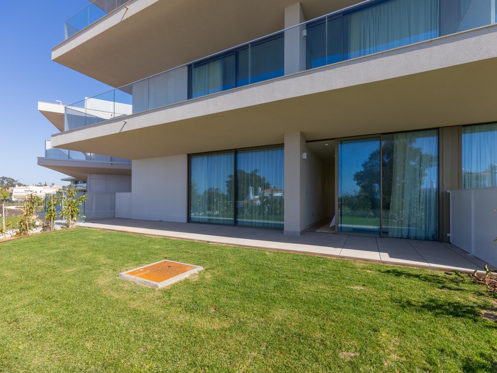 Luxury apartment with terrace inserted in a unique resort in the Algarve
