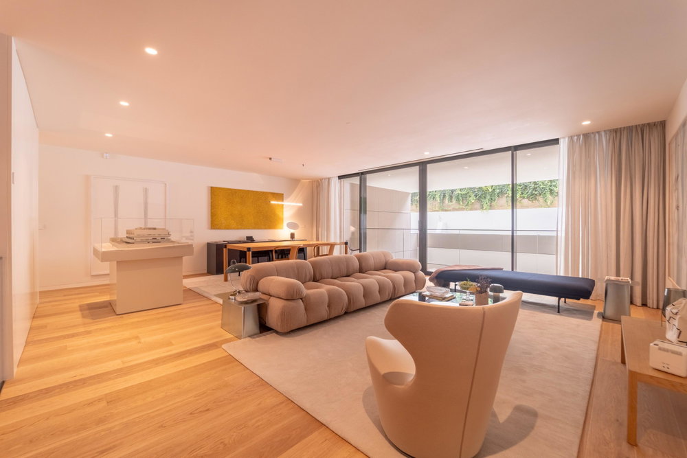 4 bedroom duplex flat with terrace – Nevogilde