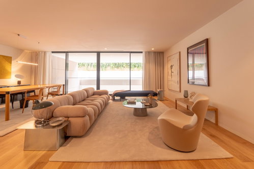 4 bedroom duplex flat with terrace, Nevogilde