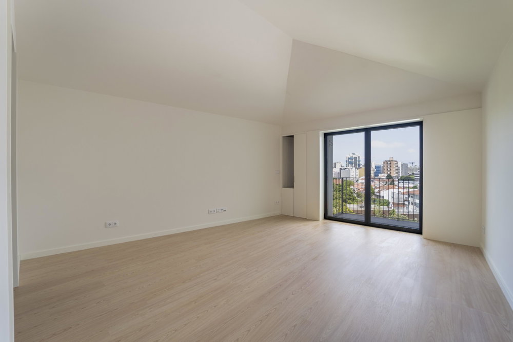 2 bedroom duplex apartment with balcony in the center of Porto