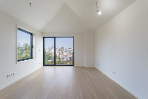 2 bedroom duplex apartment with balcony in the center of Porto