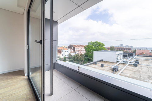3 bedrooms apartment with balcony in Boavista, Porto