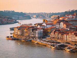 1 bedroom duplex apartment with balcony in the historic center of Porto
