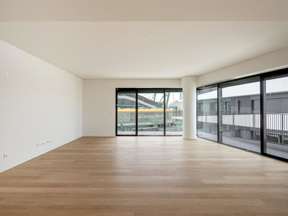 4 bedroom apartment with balcony and parking in Campo Grande