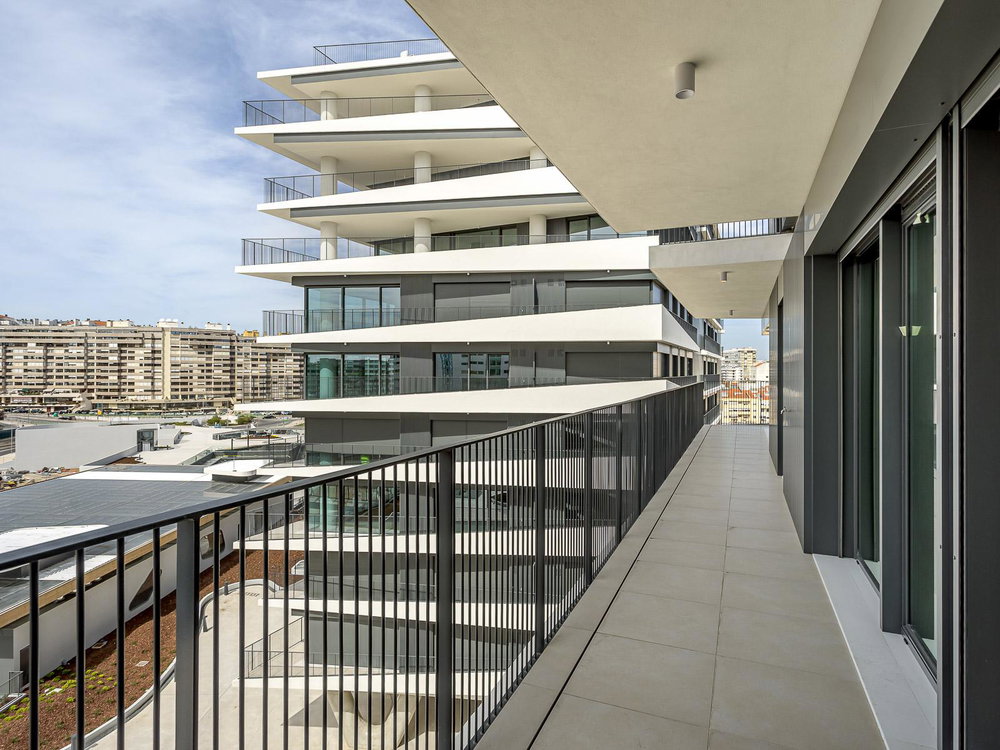 4 bedroom apartment with balcony and parking in Campo Grande
