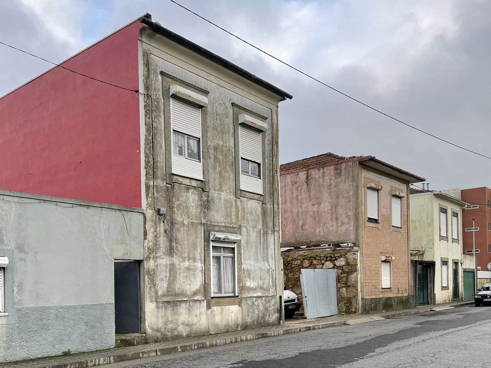5 bedroom villa with 4 suites, swimming pool, garden and views of the city of Porto