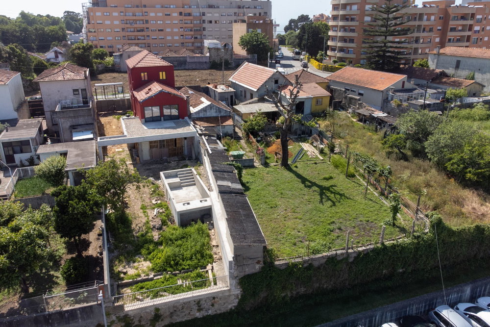 5 bedroom villa with 4 suites, swimming pool, garden and views of the city of Porto