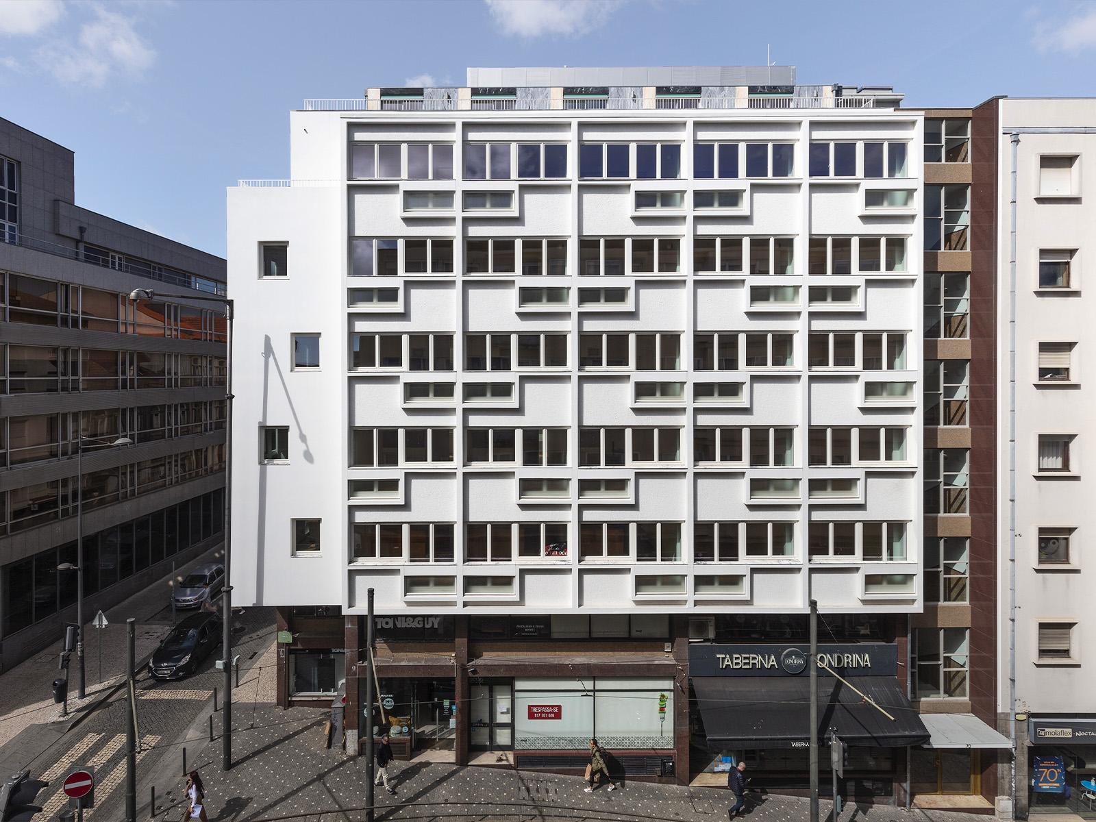 1 bedroom apartment in renovated development in downtown Porto