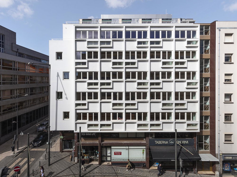 1 bedroom apartment in renovated development in downtown Porto