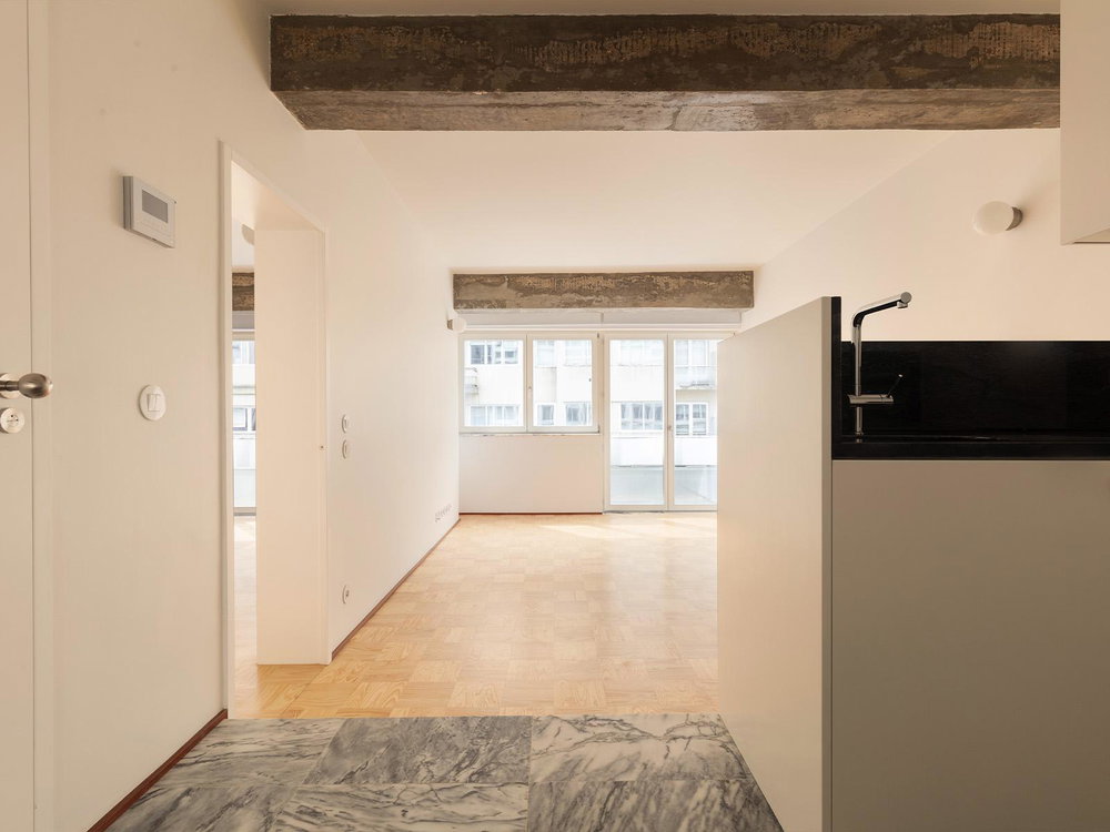 1 bedroom apartment in renovated development in downtown Porto