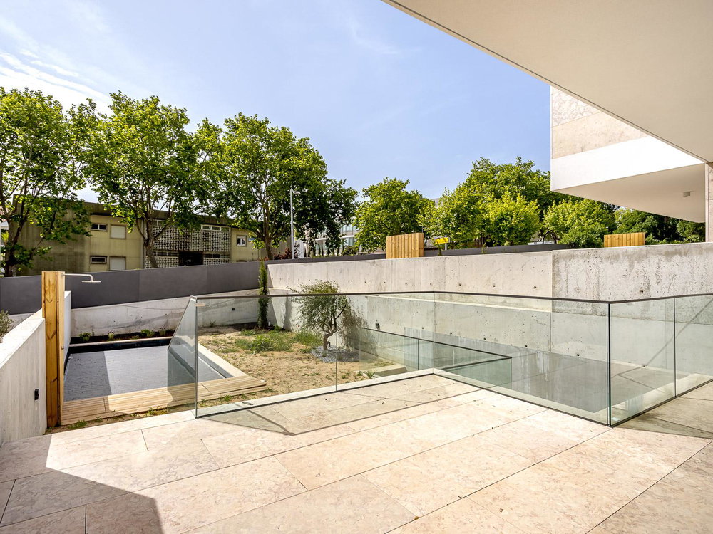 4 bedroom villa with garden inserted in a new development in Cascais 3881156423