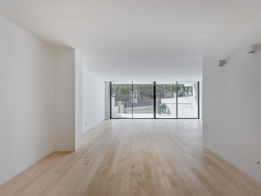 4 bedroom villa with garden inserted in a new development in Cascais 3881156423