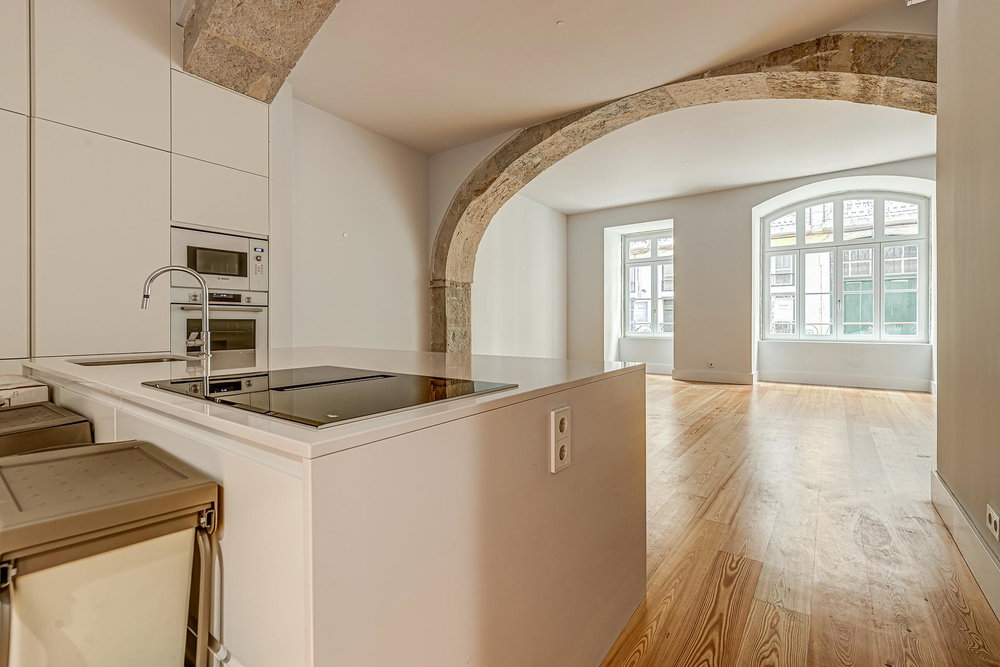 1 bedroom flat with private patio, located in Chiado, Lisbon 1674288712