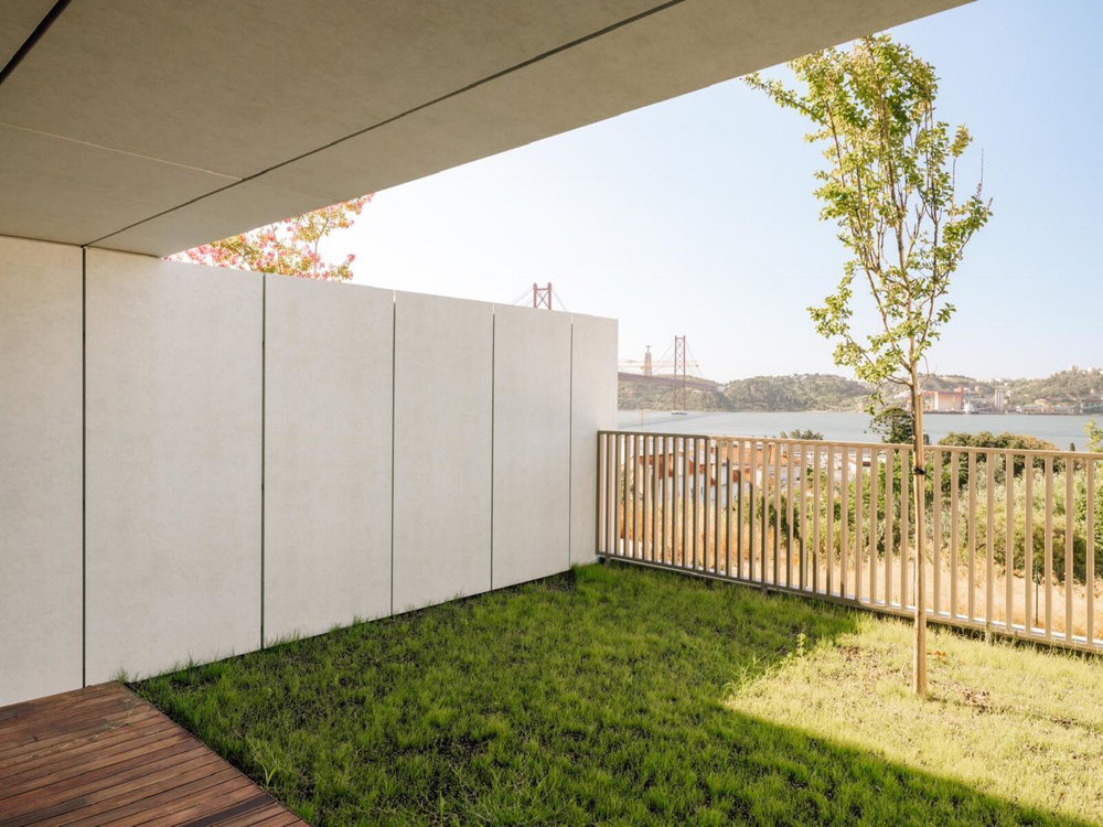 5 bedroom villa with garden in new development in Alcântara 559625264