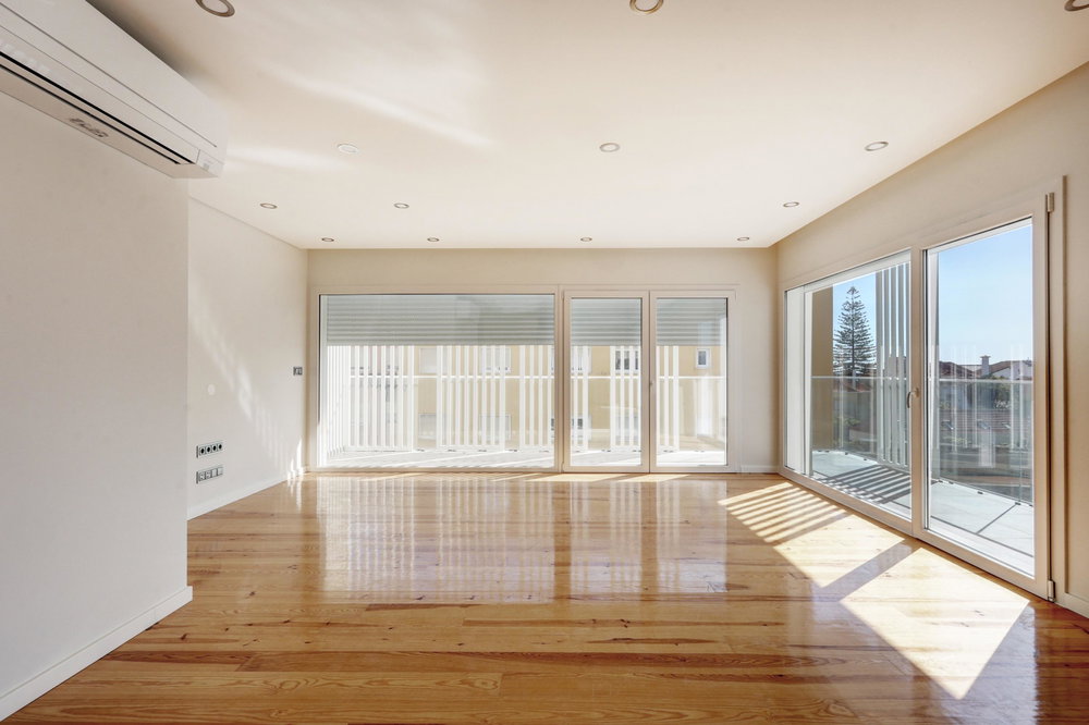 4 bedroom flat with balcony in new development, Estoril