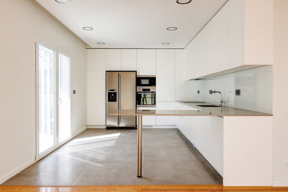 4 bedroom flat with balcony in new development, Estoril