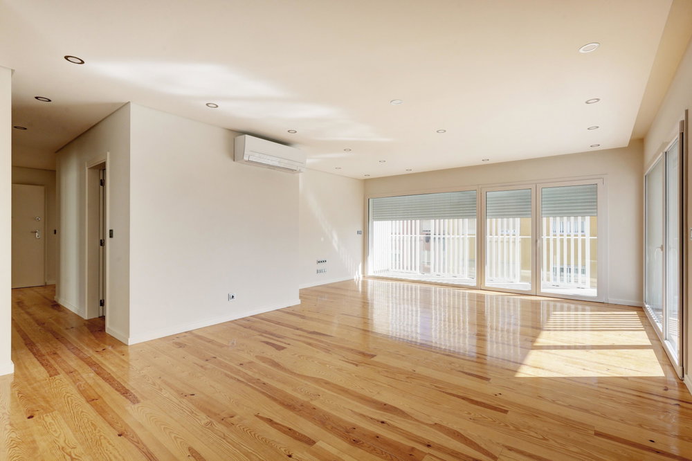 4 bedroom flat with balcony in new development, Estoril