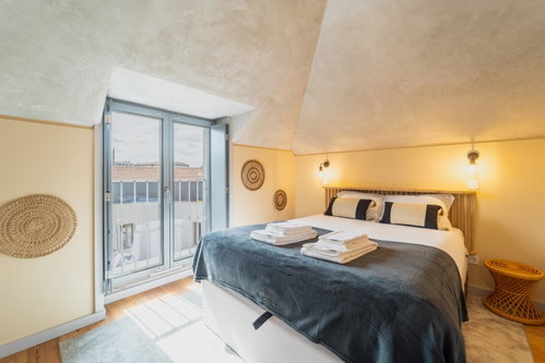 2 Bedroom Duplex Apartment with AL and Garage in Downtown Porto
