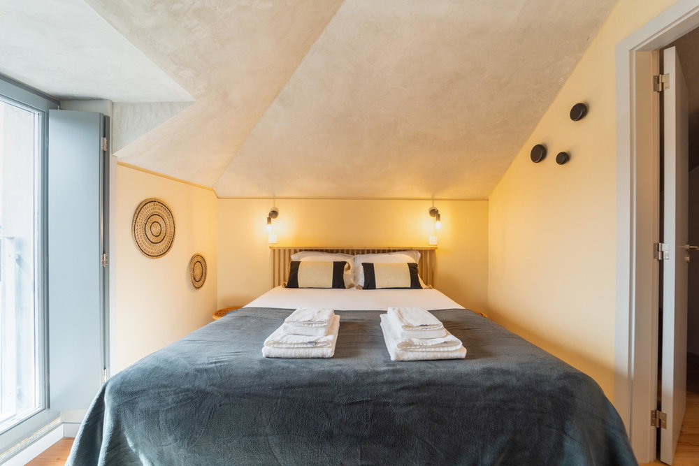 2 Bedroom Duplex Apartment with AL and Garage in Downtown Porto