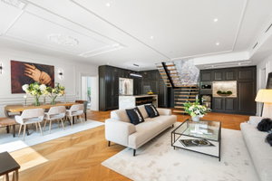 4 bedroom villa with garden and swimming pool, located in the centre of Cascais