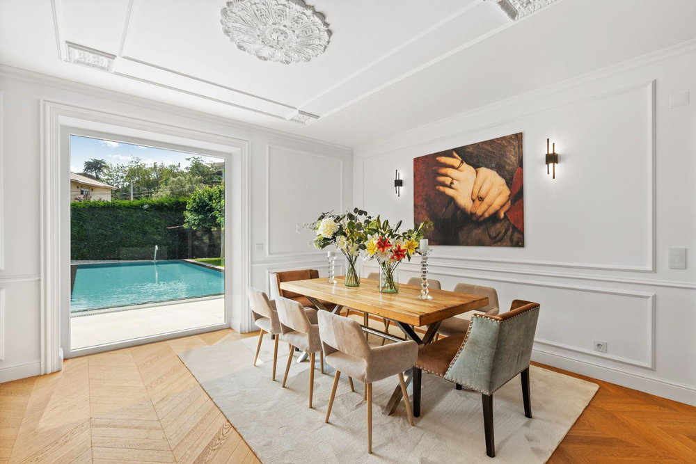 4 bedroom villa with garden and swimming pool, located in the centre of Cascais