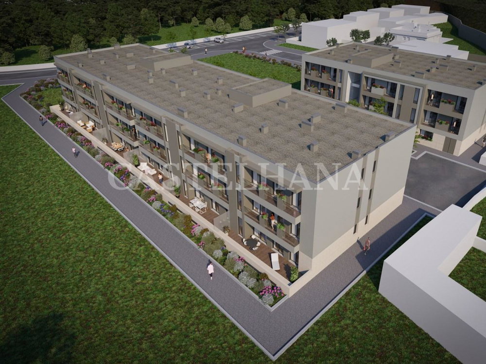 2+1 bedroom flat with terrace in Maia
