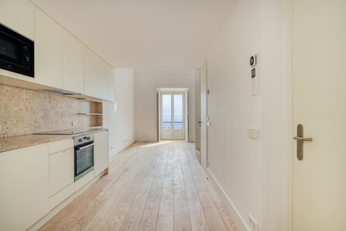 1+1 bedroom flat located in Alfama, Lisbon, with river view 2278748722