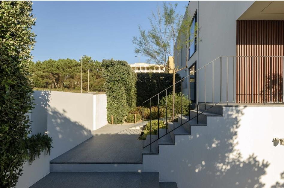 3-bedroom house with heated swimming pool and roof terrace with sea views, Valadares