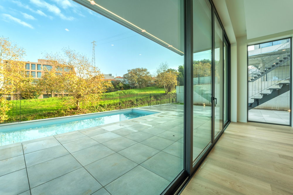 New 4 bedroom villa with pool and garden in Afurada