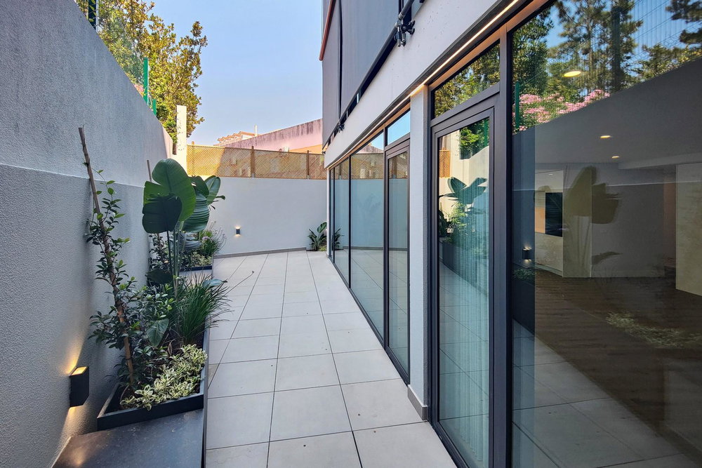 2 bedroom flat with terrace and parking in Alcântara, Lisbon