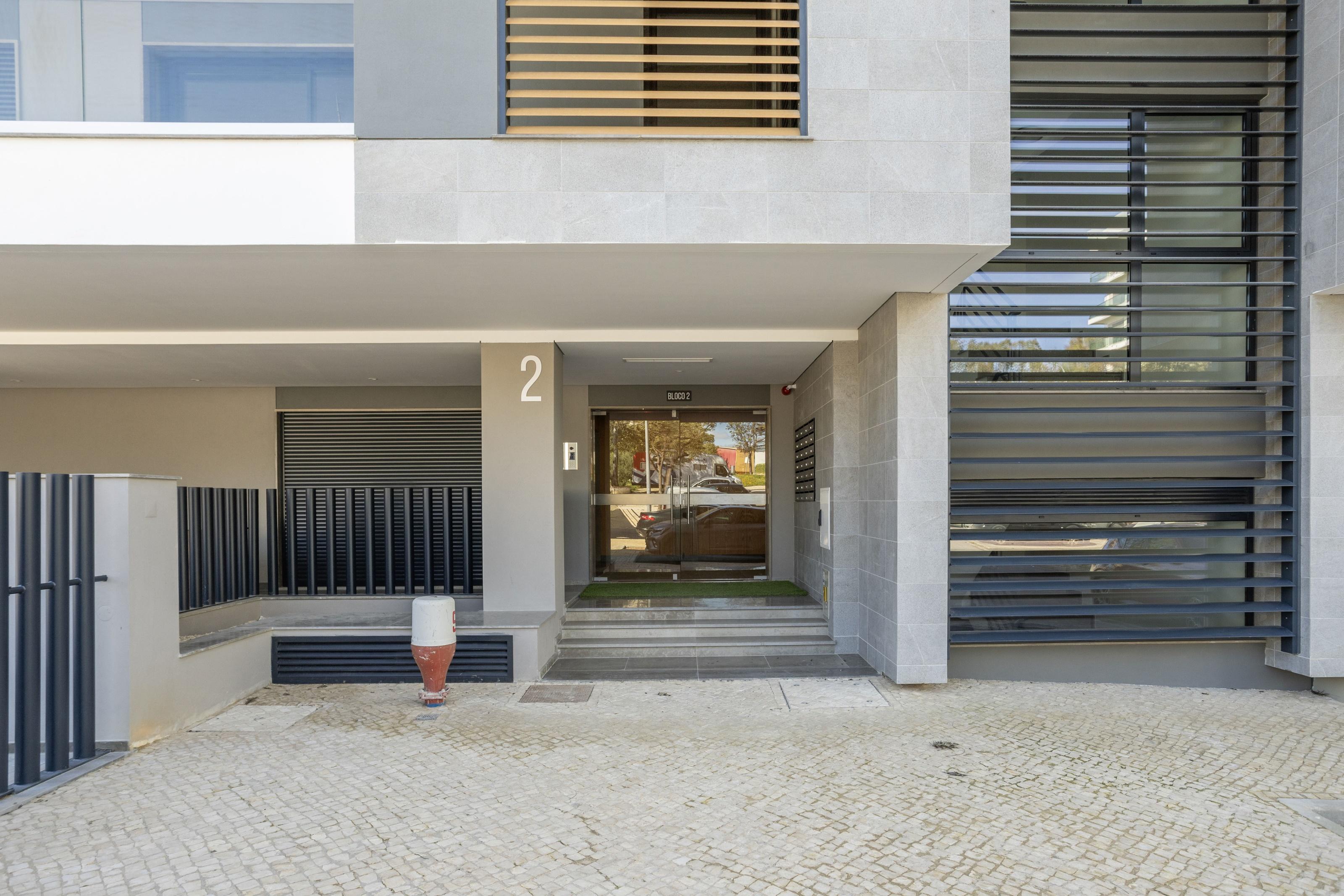 2 bedroom flat with balcony in Faro