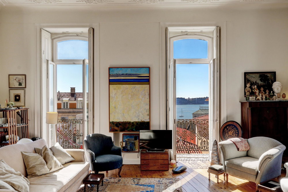 7+3 bedroom flat with river view, in the heart of Chiado