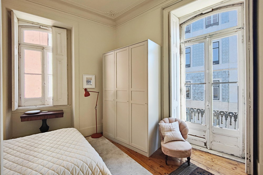 7+3 bedroom flat with river view, in the heart of Chiado