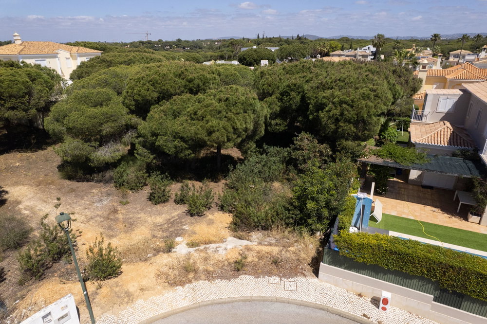 Plot for construction of detached house, Varandas do Lago, Almancil, Algarve