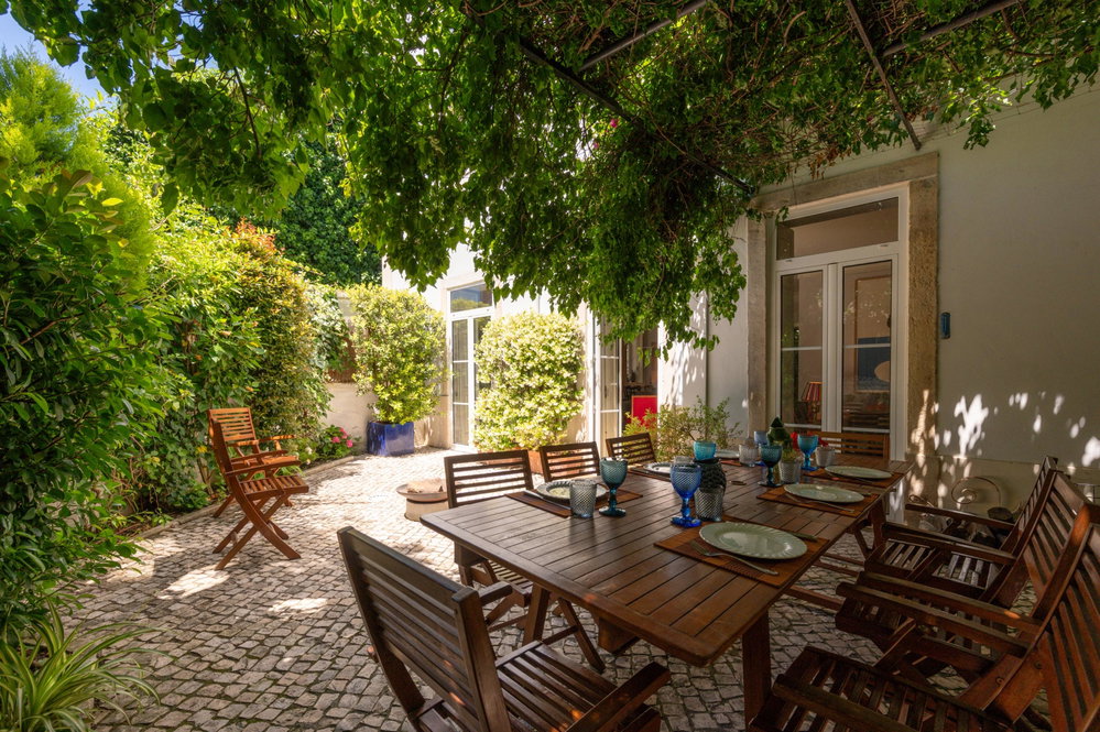 5 bedroom duplex flat with garden of 35m2 in Campo Mártires da Pátria, Lisbon 4010648562