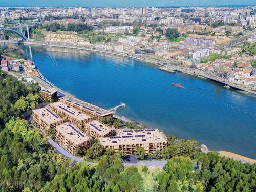 2 bedroom flat with outdoor area, next to the Douro River