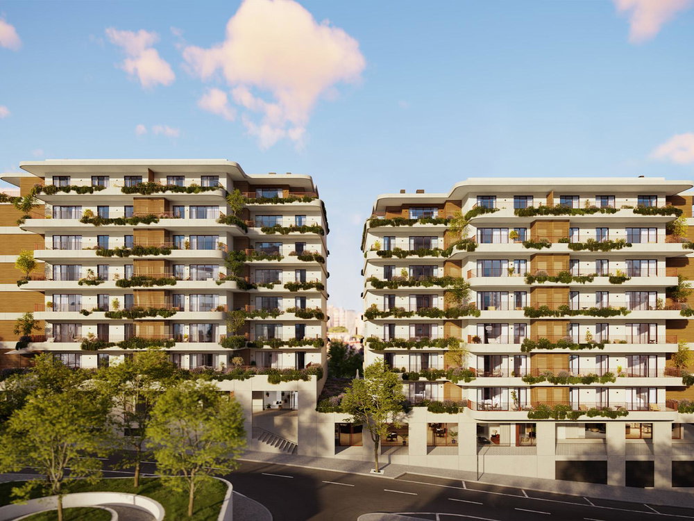 3 bedroom flat with balcony in Santo António dos Cavaleiros