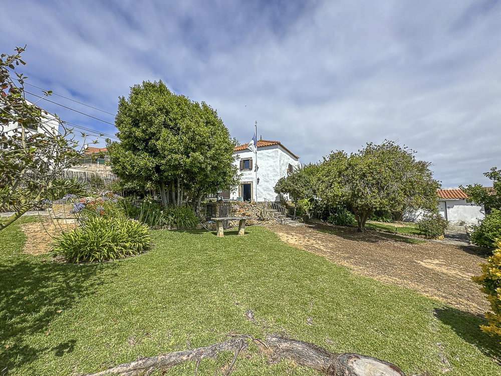 2+1 bedroom villa, rustic, detached, located in Baleia, Mafra