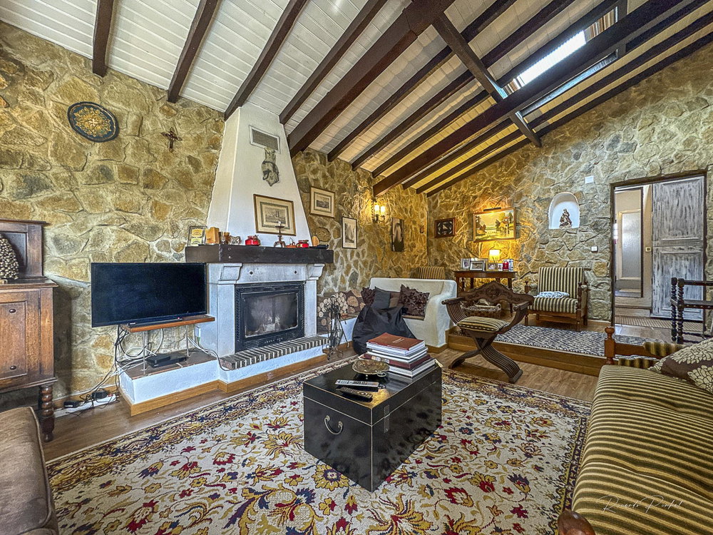 2+1 bedroom villa, rustic, detached, located in Baleia, Mafra