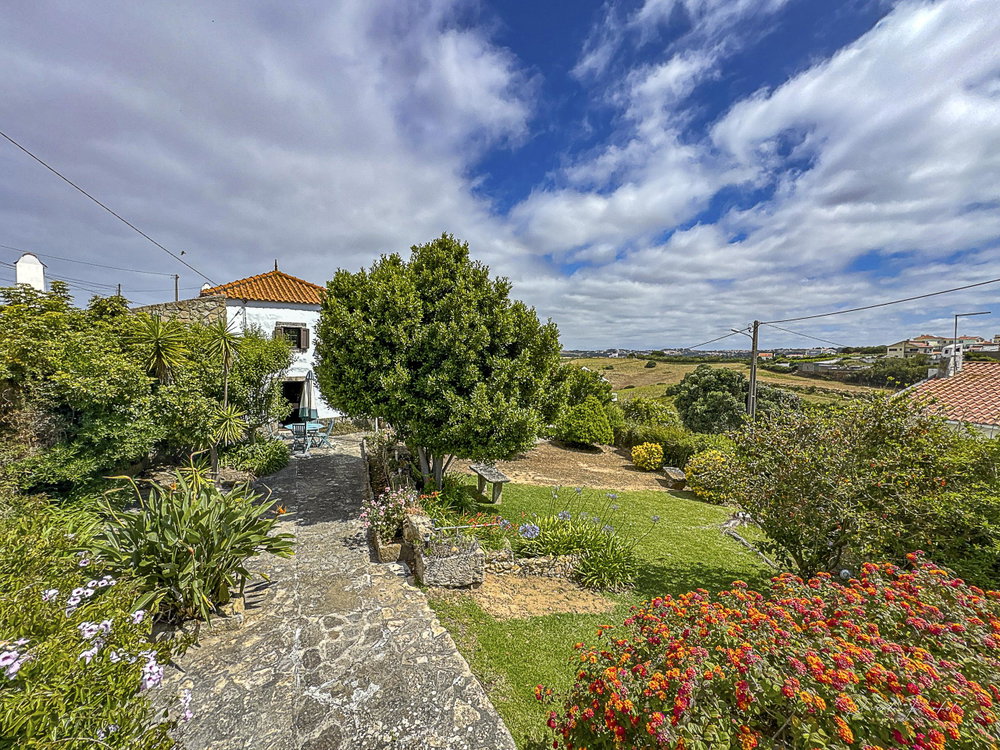 2+1 bedroom villa, rustic, detached, located in Baleia, Mafra