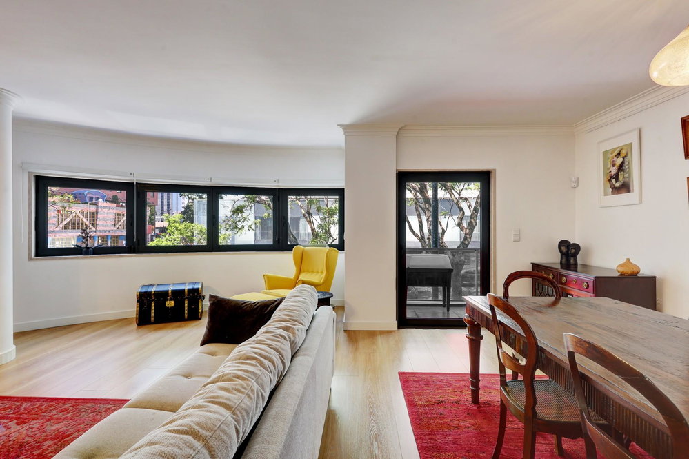 3 bedroom flat, with garage, on Avenida 5 de Outubro, Lisbon