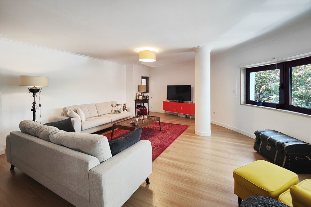 3 bedroom flat, with garage, on Avenida 5 de Outubro, Lisbon