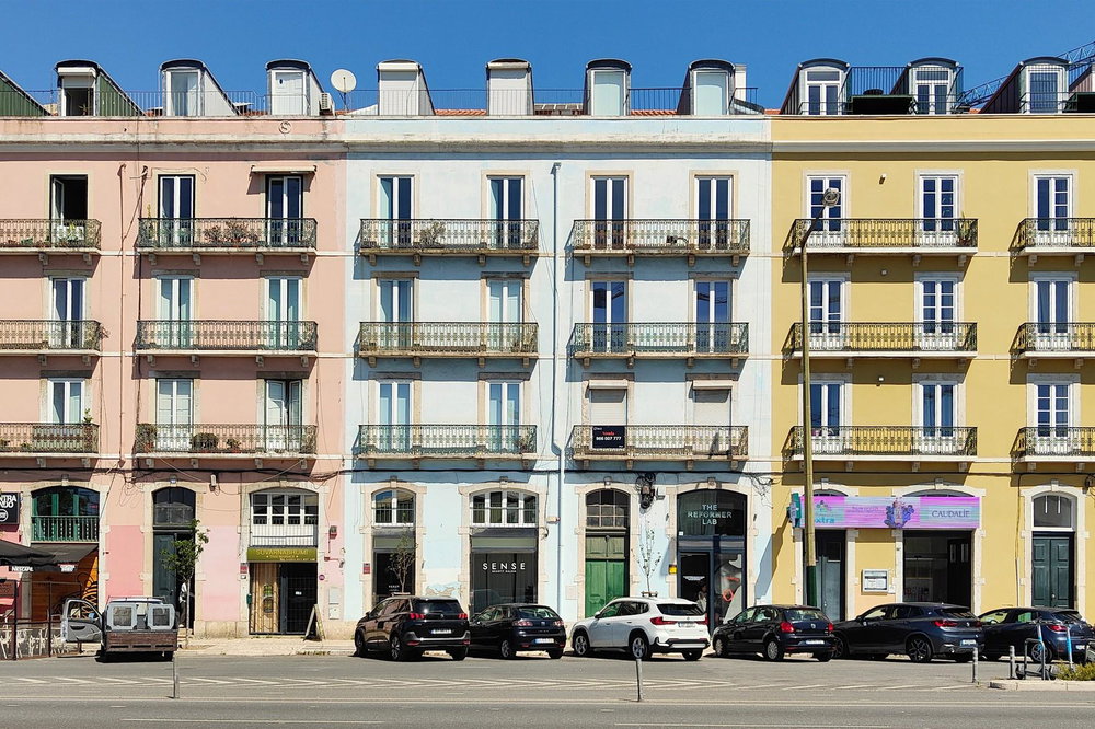 2 bedroom flat to remodel on Avenida 24 de Julho 833843492
