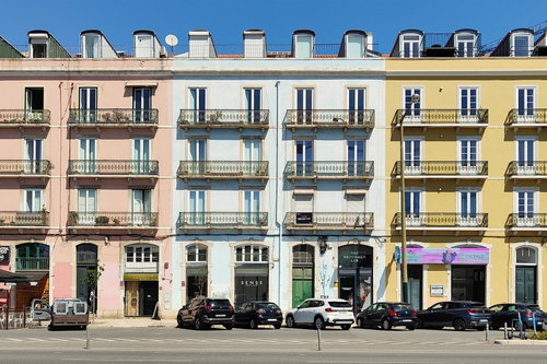 2 bedroom flat to remodel on Avenida 24 de Julho 3532865838