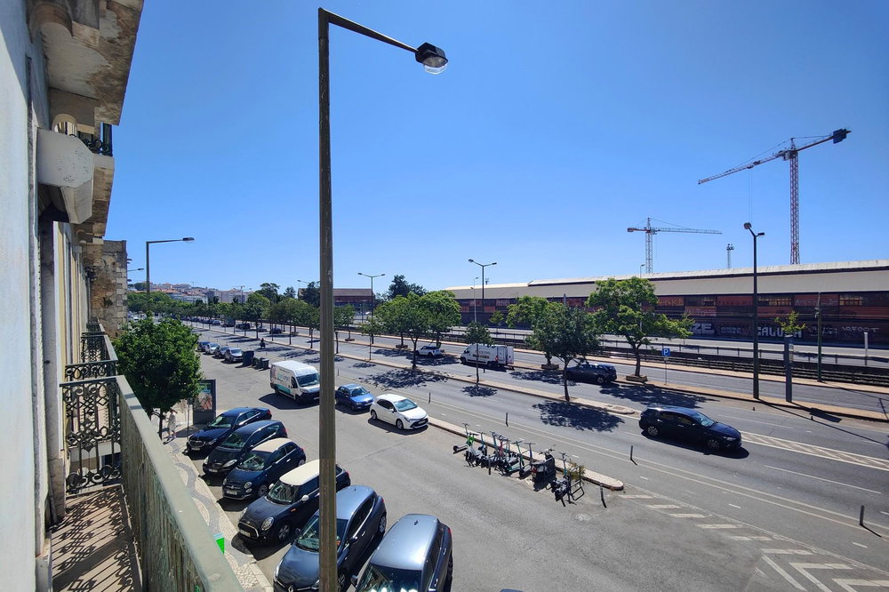 2 bedroom flat to remodel on Avenida 24 de Julho 3532865838