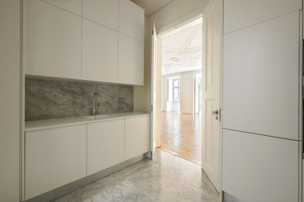 3-bedroom apartment with two parking spaces, available for sale in the prestigious Palácio Schindler. 3629804869
