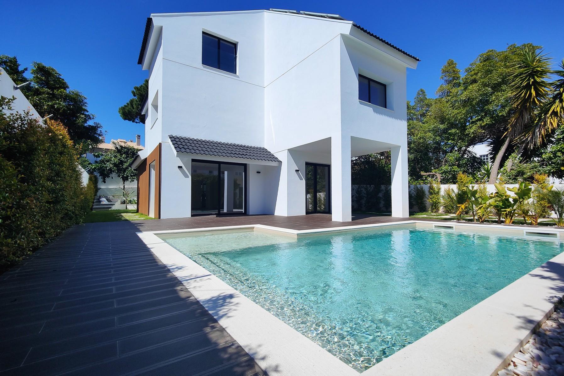 Refurbished 5 bedroom villa with swimming pool in Livramento - Estoril