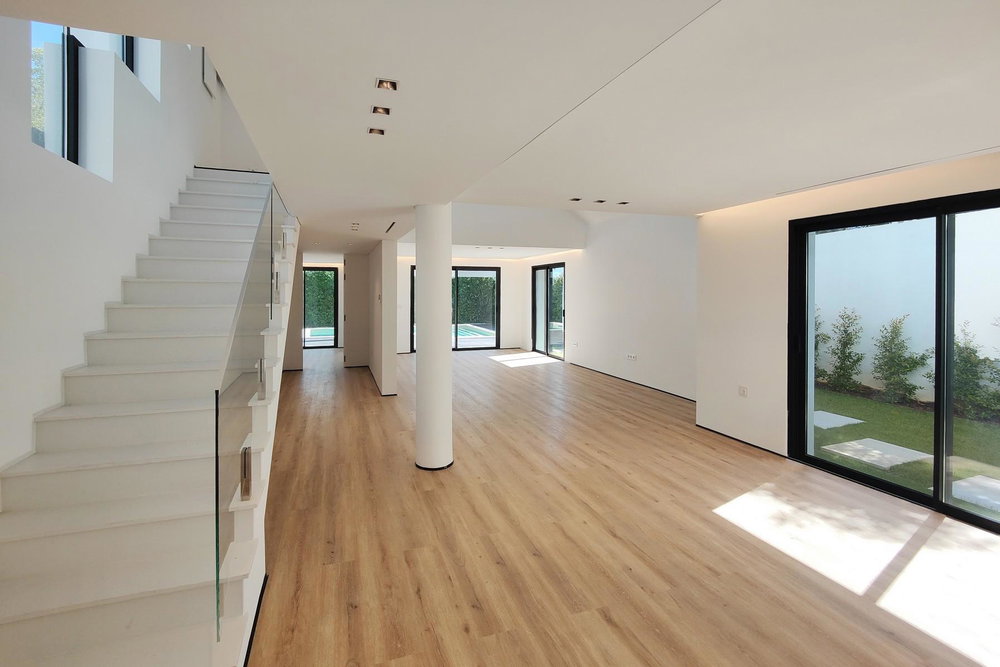 Refurbished 5 bedroom villa with swimming pool in Livramento – Estoril 428032827
