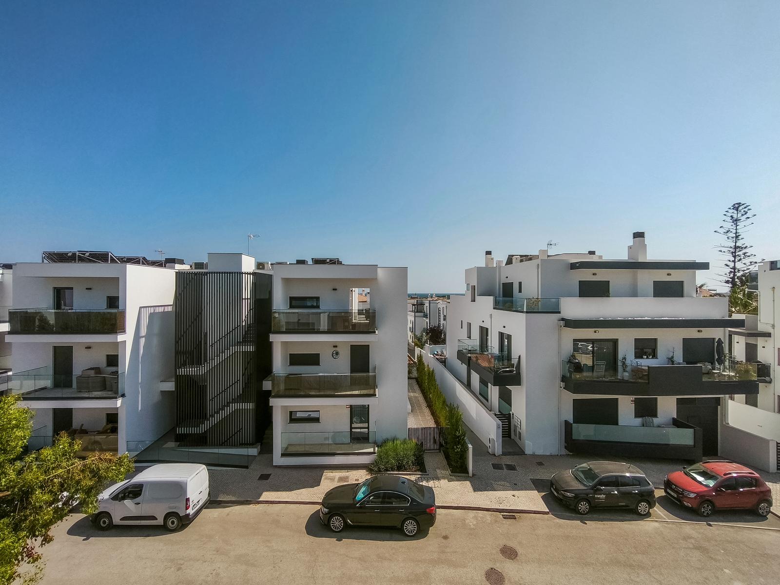 2 bedroom flat with balcony terrace and garage in Cabanas Tavira