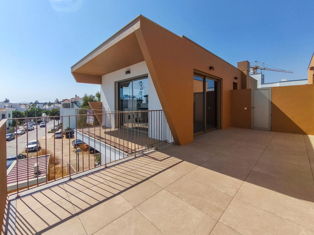 2 bedroom flat with balcony, terrace and garage in Cabanas, Tavira 3083863423